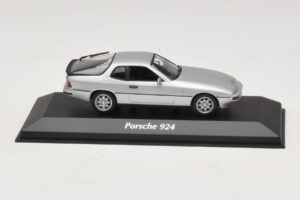 Porsche 924 シルバー Maxichamps 1:43 Porsche 924 シルバー Maxichamps 1:43 940062120 Diecast