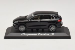 Porsche Cayenne 958 Turbo S ブラック Minichamps 1:43 WAP0200220E メタル