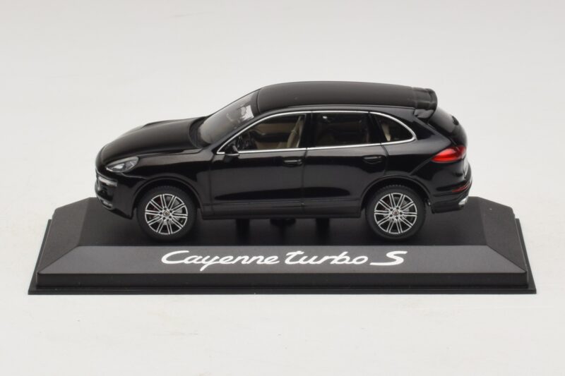 Porsche Cayenne 958 Turbo S ブラック Minichamps 1:43 WAP0200220E メタル