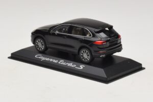 Porsche Cayenne 958 Turbo S ブラック Minichamps 1:43 WAP0200220E メタル - 画像 3/5