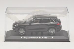 Porsche Cayenne 958 Turbo S ブラック Minichamps 1:43 WAP0200220E メタル - 画像 4/5