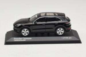 Porsche Cayenne ブラックメタリック Minichamps 1:43 410066301 メタル