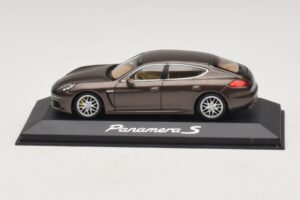 Porsche Panamera 970 S ブラウンメタリック Minichamps 1:43 WAP0203400E メタル