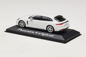 Porsche Panamera 971 4 E-Hybrid ホワイト Minichamps 1:43 WAP0207620H メタル - 画像 3/5