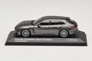 Porsche Panamera 971 Sport Turismo 4S グレー Minichamps 1:43 410066111 メタル