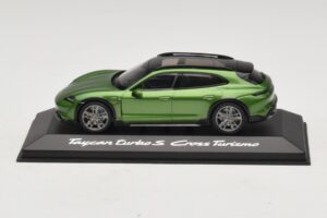 Porsche Taycan Turbo S Cross Turismo グリーン Minichamps 1:43 WAP0207830M003 メタル