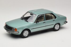 Renault 18 ライトグリーン MCG 1:18 MCG18596 メタル