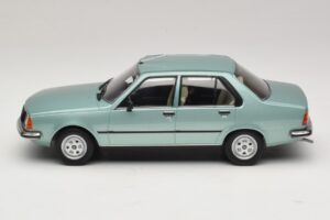 Renault 18 ライトグリーン MCG 1:18 MCG18596 メタル - 画像 3/6
