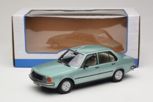 Renault 18 ライトグリーン MCG 1:18 MCG18596 メタル - 画像 6/6