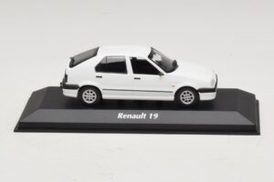 Renault 19 ホワイト Maxichamps 1:43 940113700 Diecast
