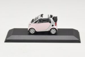 Smart Fortwo 450 カブリオレ ホワイト Legally Blonde 2 交換用ボックス Minichamps 1:43 402173900-R1 メタル