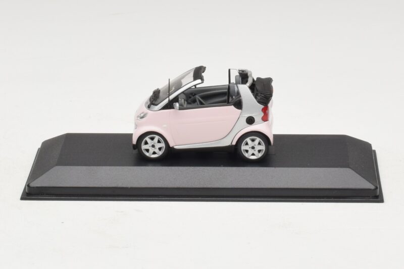 Smart Fortwo 450 カブリオレ ホワイト Legally Blonde 2 交換用ボックス Minichamps 1:43 402173900-R1 メタル