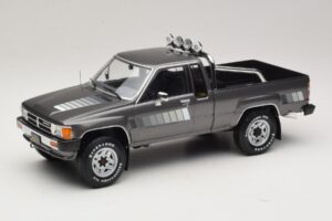 Toyota Hilux N50 Xtra Cab 4x4 グレーメタリック KK-Scale 1:18 KKDC181563 メタル