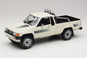 Toyota Hilux N50 Xtra Cab 4x4 ホワイト KK-Scale 1:18 KKDC181564 メタル