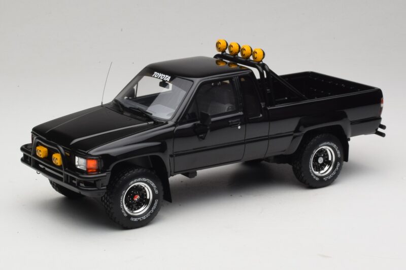 Toyota Hilux N60 SR5 Back to the Future II グロスブラック Otto 1:18 OT481 レジン