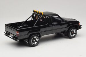 Toyota Hilux N60 SR5 Back to the Future II グロスブラック Otto 1:18 OT481 レジン - 画像 2/6