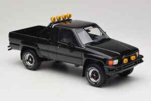 Toyota Hilux N60 SR5 Back to the Future II グロスブラック Otto 1:18 OT481 レジン - 画像 4/6
