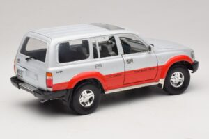 Toyota Land Cruiser J80 シルバーレッド Road Legends 1:18 92098 メタル - 画像 3/8