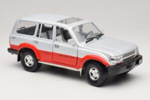 Toyota Land Cruiser J80 シルバーレッド Road Legends 1:18 92098 メタル - 画像 6/8