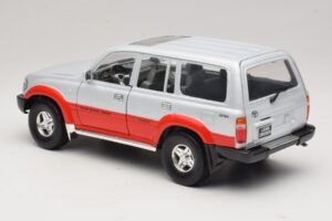 Toyota Land Cruiser J80 シルバーレッド Road Legends 1:18 92098 メタル - 画像 7/8