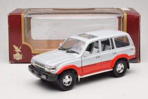 Toyota Land Cruiser J80 シルバーレッド Road Legends 1:18 92098 メタル - 画像 8/8