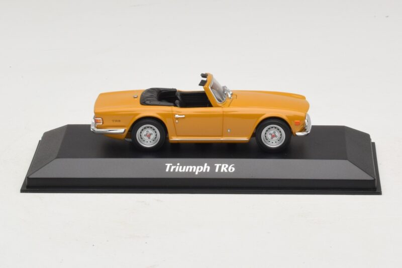 Triumph TR6 オレンジ Maxichamps 1:43 940132571 メタル