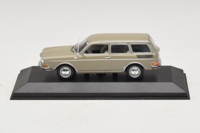 Volkswagen 411 LE Variant Savanna Beige Minichamps 1:43 400051114 メタル