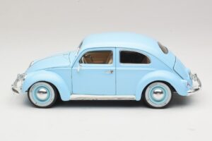 Volkswagen Beetle ブルー Bburago 1:18 3381 メタル - 画像 4/8