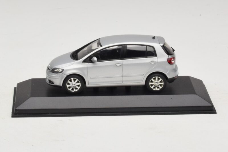 Volkswagen Golf Plus Mk5 シルバー 交換用ボックス Minichamps 1:43 400054370-R1 メタル