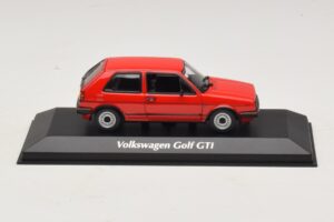 Volkswagen Golf GTI Mk2 レッド Maxichamps 1:43 940054121 メタル