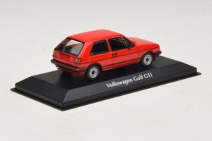 Volkswagen Golf GTI Mk2 レッド Maxichamps 1:43 940054121 メタル - 画像 2/5