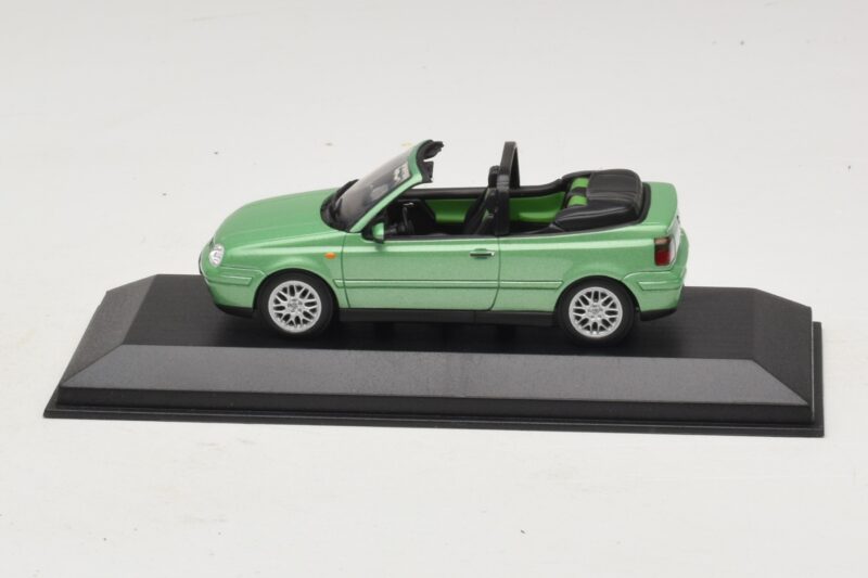 Volkswagen Golf Mk4 カブリオレ グリーンメタリック Minichamps 1:43 430058335 メタル