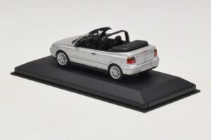 Volkswagen Golf Mk4 カブリオレ シルバー ディーラーエディション Minichamps 1:43 GOLF004 メタル - 画像 3/5