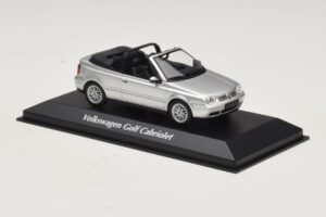 Volkswagen Golf Mk4 カブリオレ シルバー Maxichamps 1:43 940058331 メタル - 画像 3/5