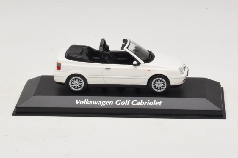 Volkswagen Golf Mk4 カブリオレ ホワイト Maxichamps 1:43 940058330 メタル