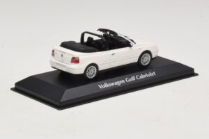Volkswagen Golf Mk4 カブリオレ ホワイト Maxichamps 1:43 940058330 メタル - 画像 2/5