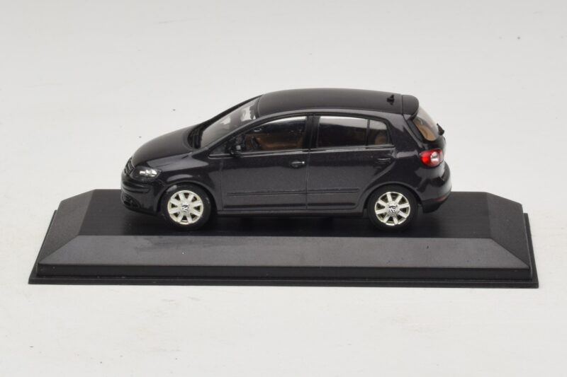 Volkswagen Golf Plus Mk5 ブラック Minichamps 1:43 GOLF007 メタル