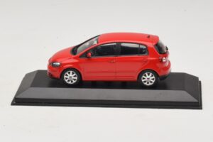 Volkswagen Golf Plus Mk5 Tornado Red 交換用ボックス Minichamps 1:43 821911110-R1 メタル