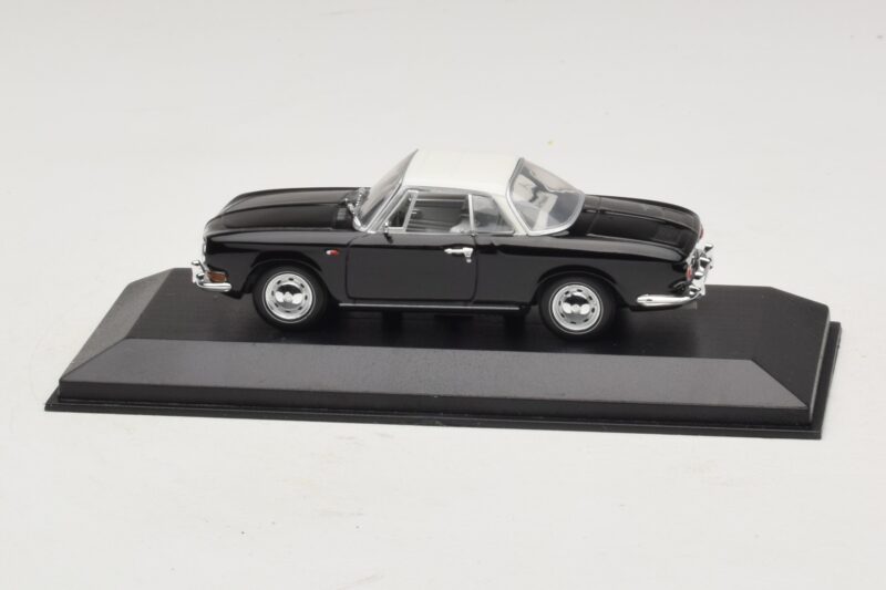 Volkswagen Karmann Ghia ブラック ホワイトルーフ Minichamps 1:43 430050224 メタル