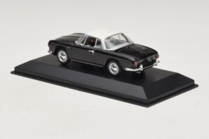 Volkswagen Karmann Ghia ブラック ホワイトルーフ Minichamps 1:43 430050224 メタル - 画像 3/5