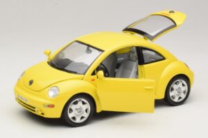 Volkswagen New Beetle A4 イエロー Bburago 1:18 3302 メタル - 画像 2/8