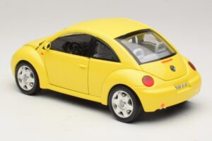 Volkswagen New Beetle A4 イエロー Bburago 1:18 3302 メタル - 画像 7/8