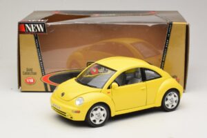 Volkswagen New Beetle A4 イエロー Bburago 1:18 3302 メタル - 画像 8/8
