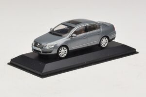 Volkswagen Passat B6 グレーメタリック Minichamps 1:43 PASSAT006 メタル - 画像 2/5