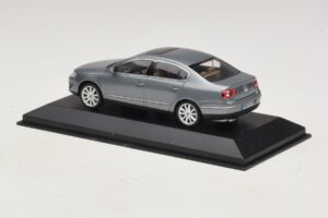 Volkswagen Passat B6 グレーメタリック Minichamps 1:43 PASSAT006 メタル - 画像 3/5