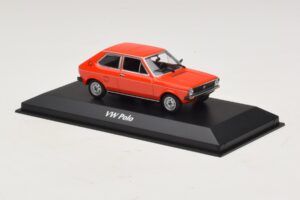 Volkswagen Polo Mk1 レッド Maxichamps 1:43 940050500 メタル - 画像 3/5