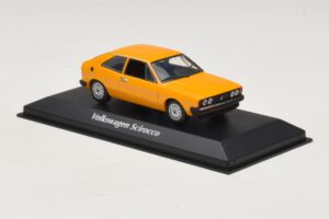 Volkswagen Scirocco Mk1 イエロー Maxichamps 1:43 940050424 メタル - 画像 3/5