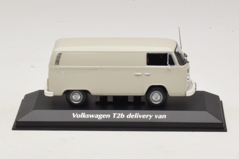 Volkswagen T2b デリバリーバン グレー Maxichamps 1:43 940053060 メタル
