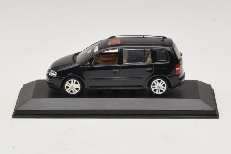 Volkswagen Touran 1T ブラック Minichamps 1:43 TOURAN005 メタル