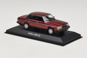 Volvo 240 GL Dark Red Metallic Maxichamps 1:43 940171401 Diecast - 画像 3/5